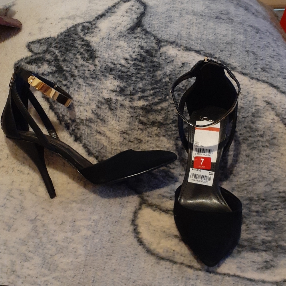 Shoe